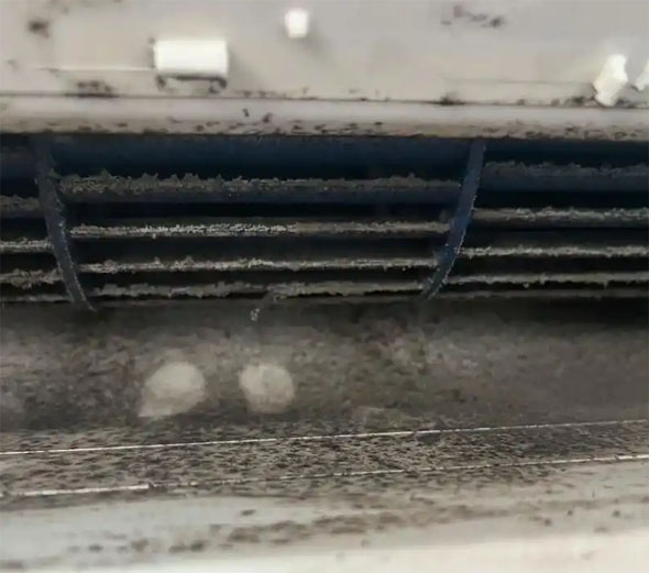 铜山空调吹的风有股烧焦味是怎么回事